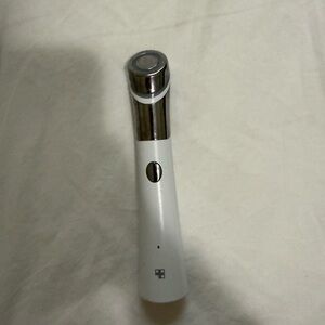 Medicube Age-R ATS Air Shot, a needle-free dermapen skin care device